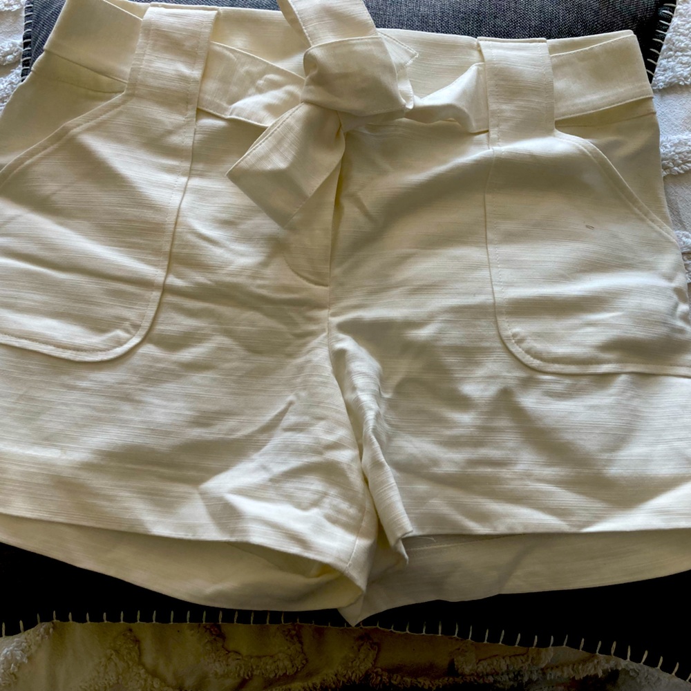 Anne Taylor White tie shorts